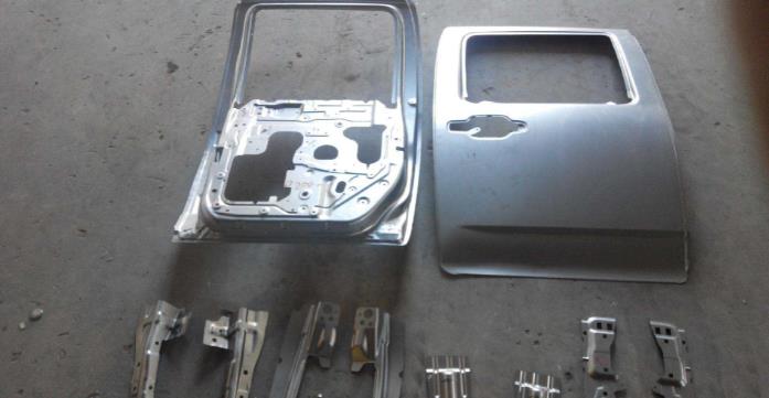 三維機械手激光切割機（jī）樣（yàng）品（pǐn）