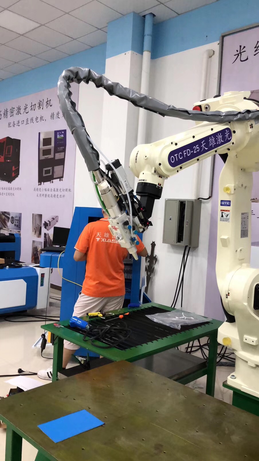 三維（wéi）激光切割機設備