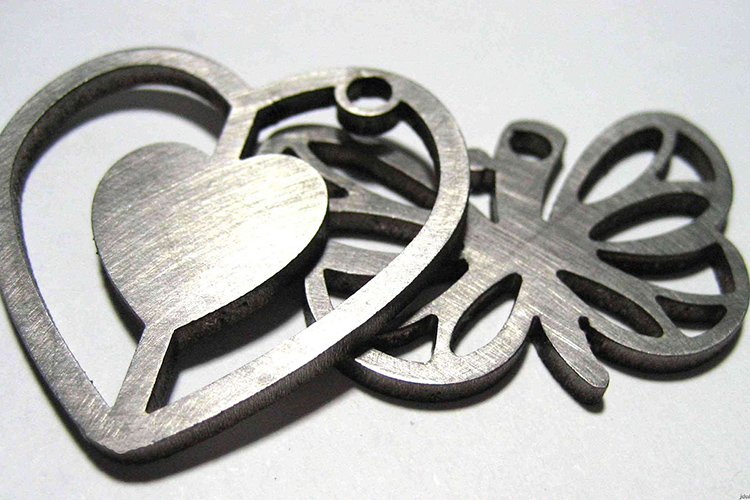 機械（xiè）手三維激光（guāng）切（qiē）割樣（yàng）品