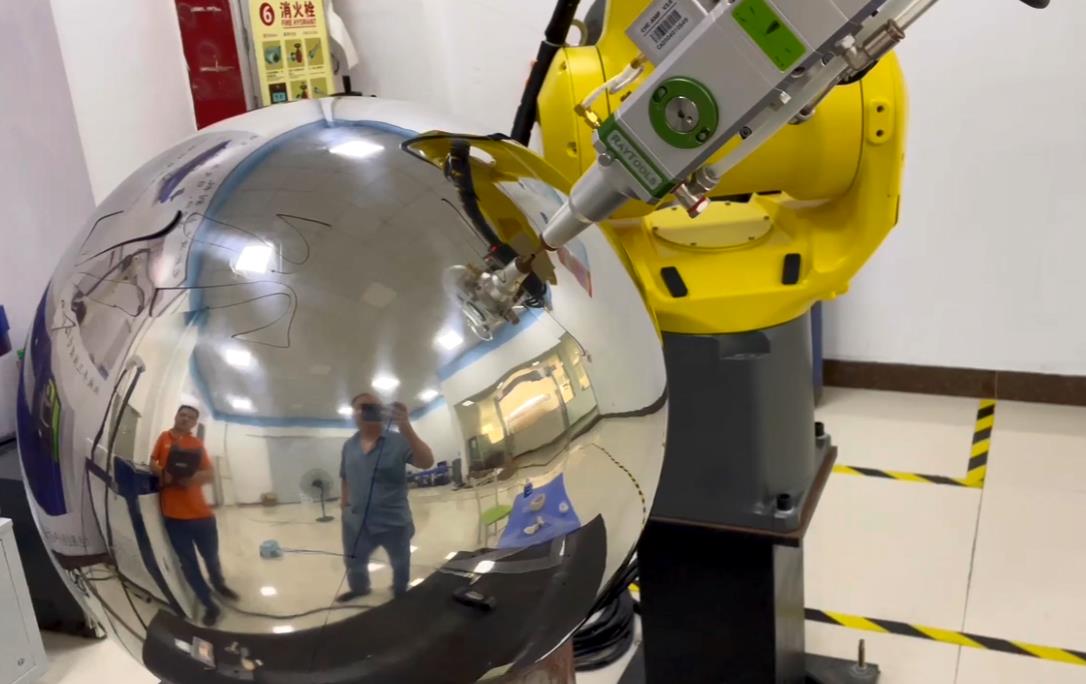 機械手激光切割（gē）機-不鏽鋼圓球切割