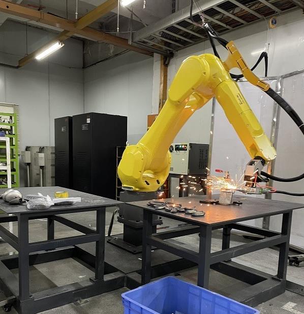 機械手三維（wéi）激光切割代加工現場