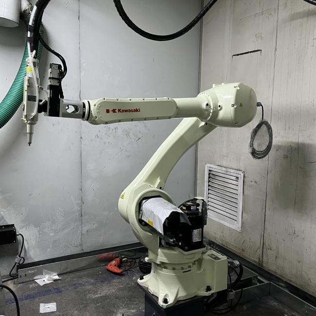 雙工位機械手三（sān）維激光切割機（jī）