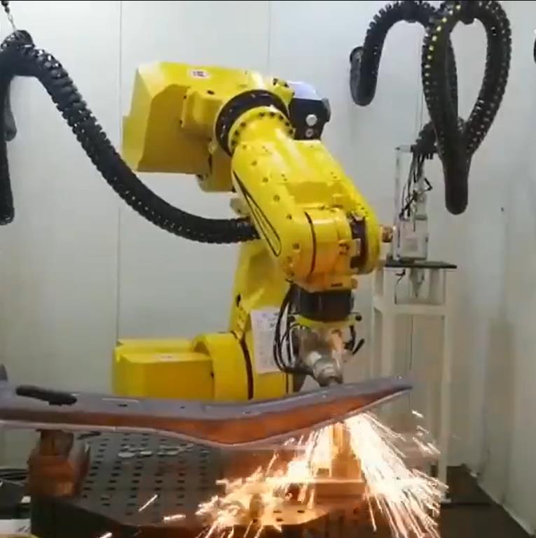 機械手激（jī）光切（qiē）割機